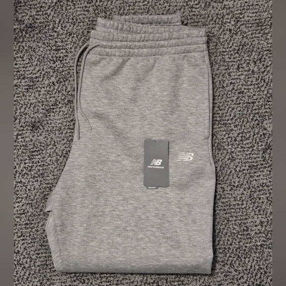 ⏰️NWOT: Mens Gray New Balance Logo Joggers - Size XL - Picture 2 of 12